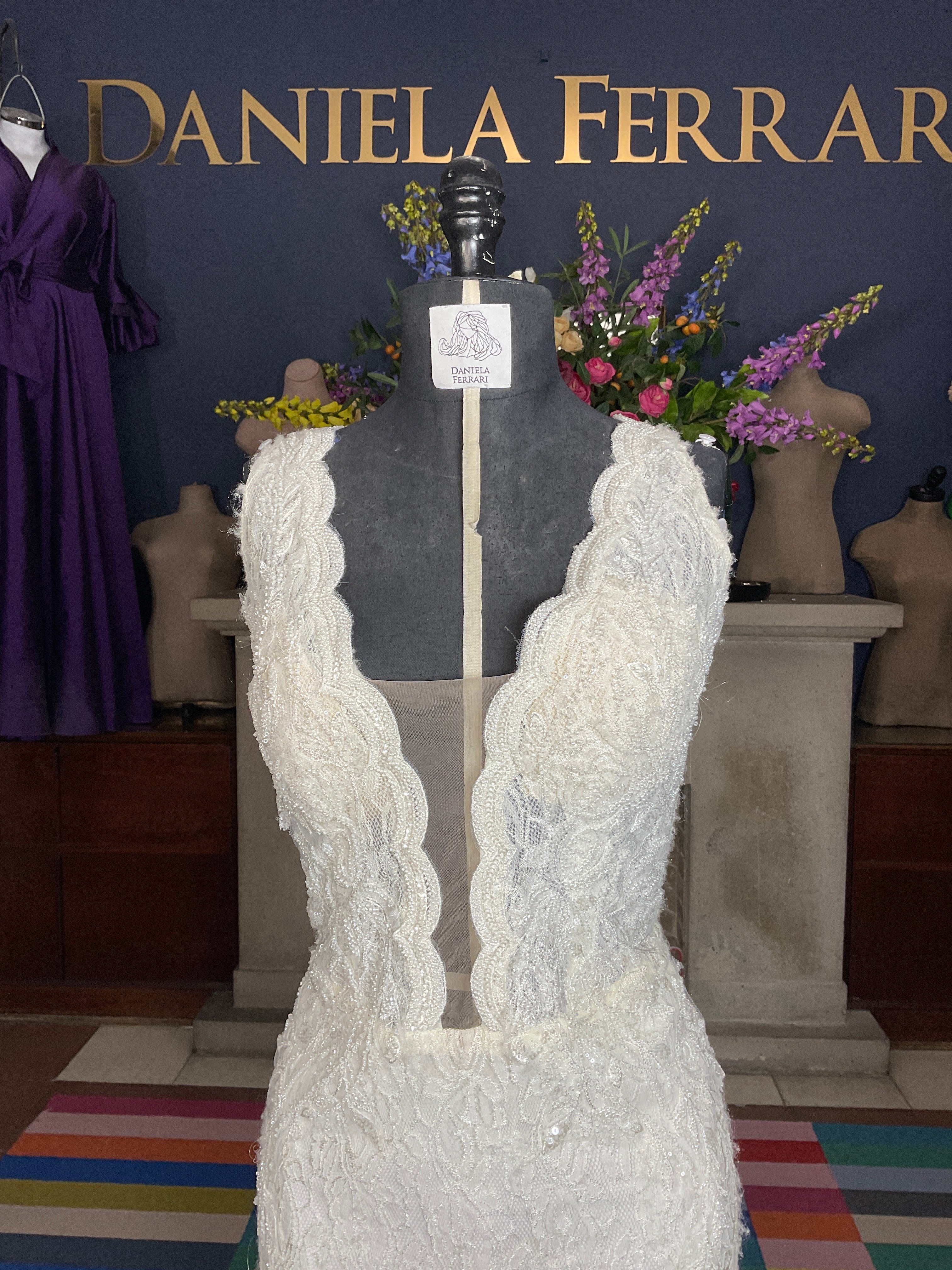 Xanthe Vestido de Novia, Sirena en Encaje con Escote Profundo en V y Espalda Abierta