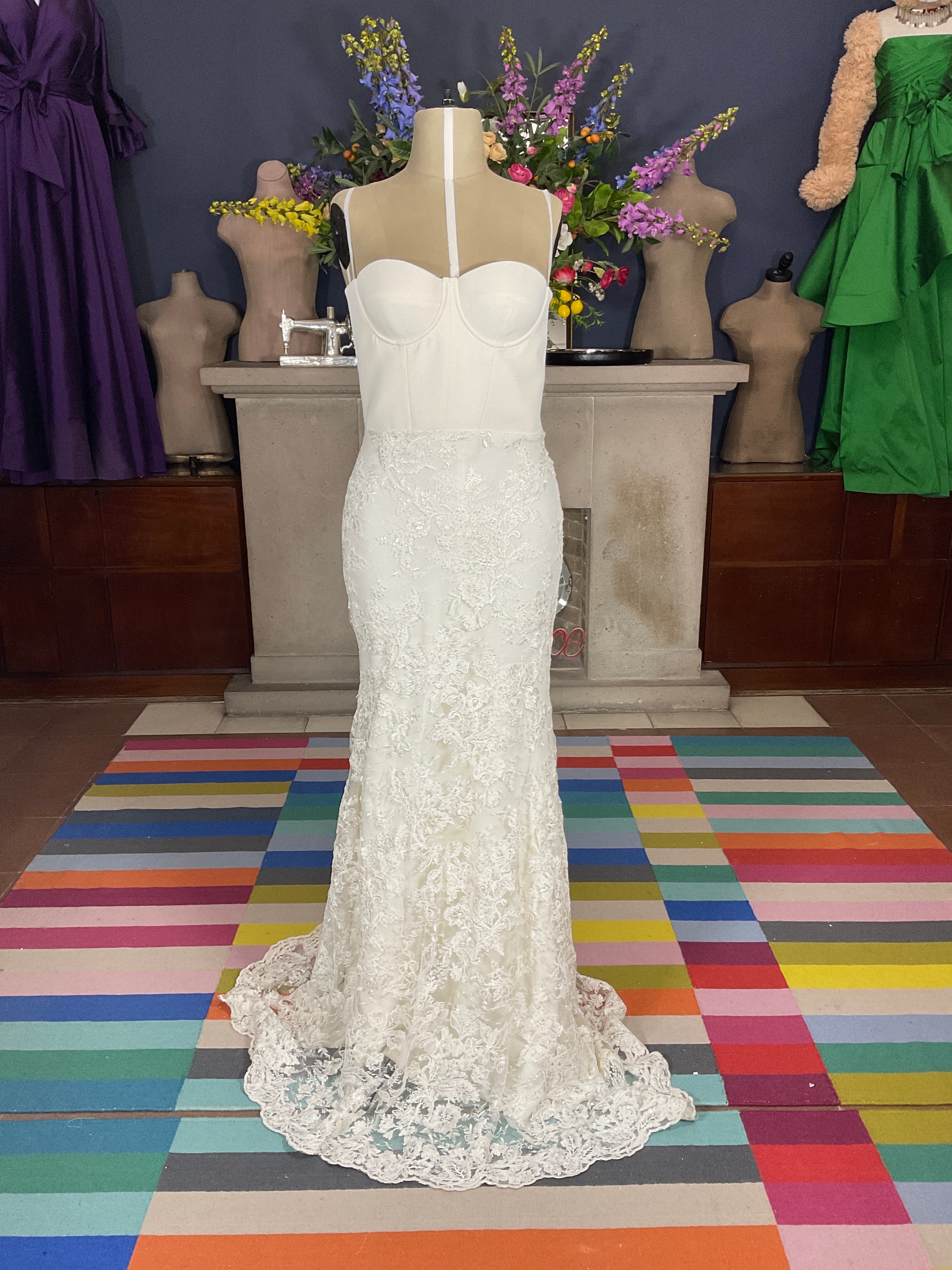 Ulanie Vestido de Novia Sirena en Encaje con Escote Strapless y Cauda Bordada