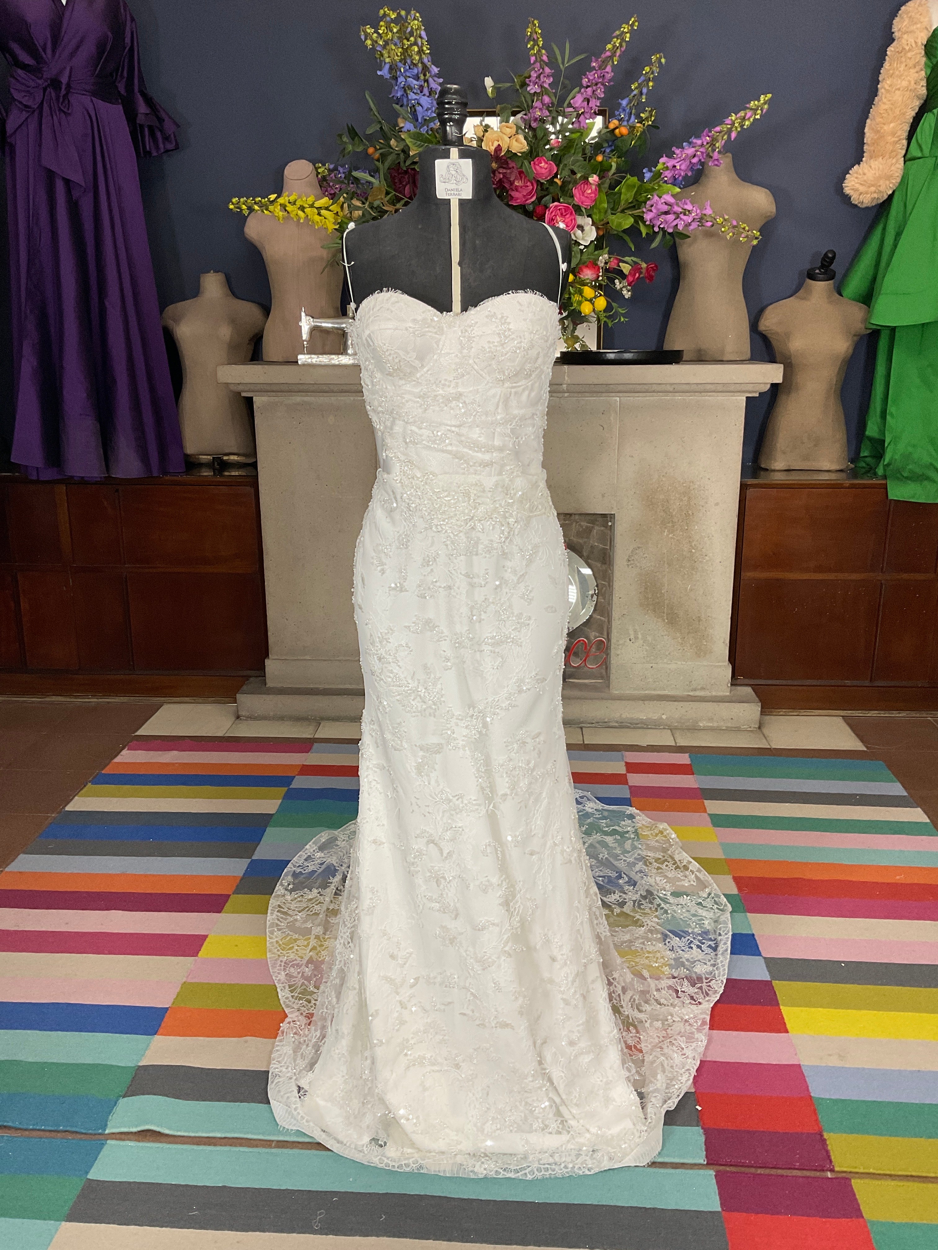 Tullía Vestido de novia Sirena en Encaje Completo con Escote Corazón y Cauda Bordada