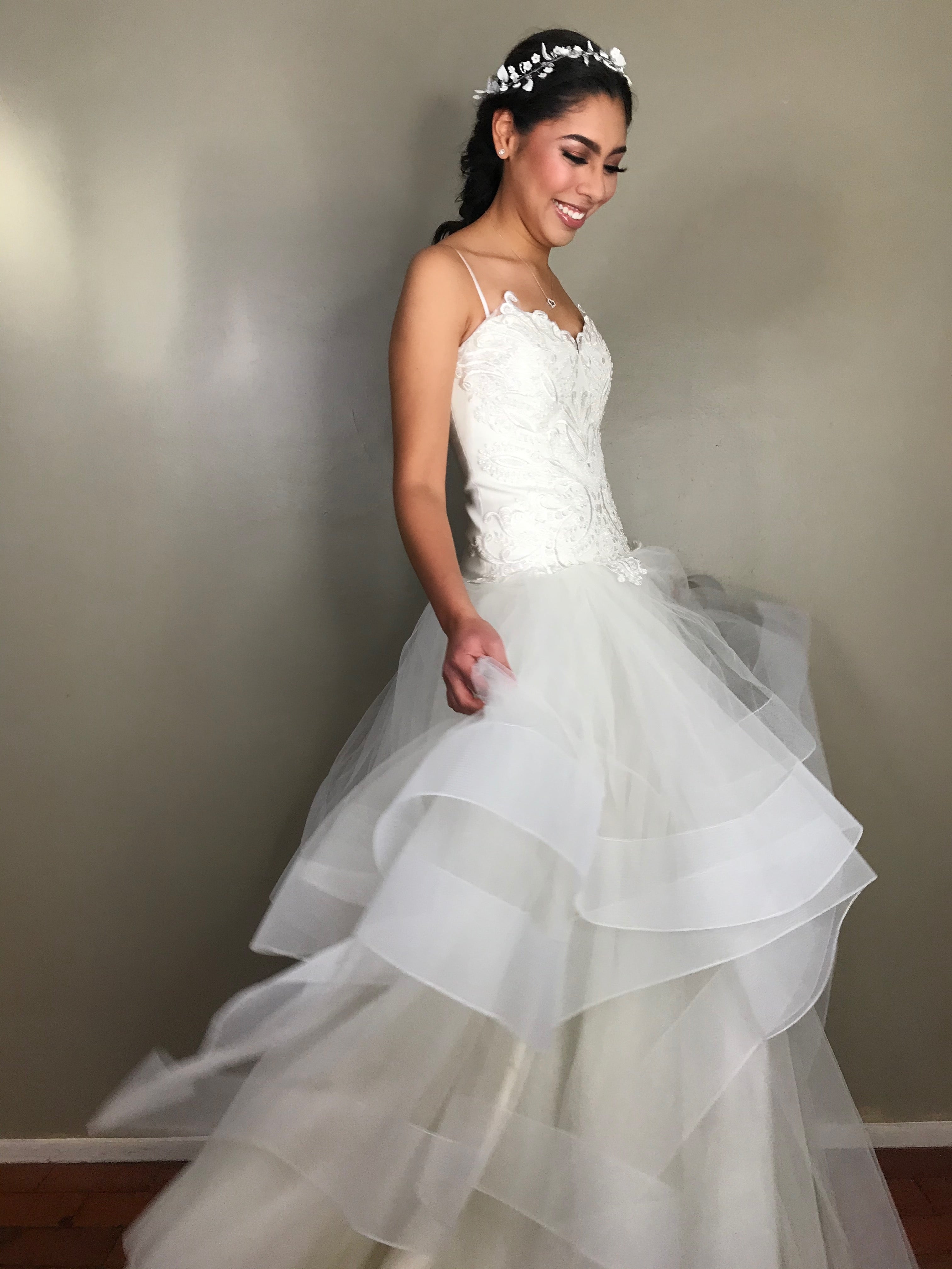 Dionysia vestido de novia