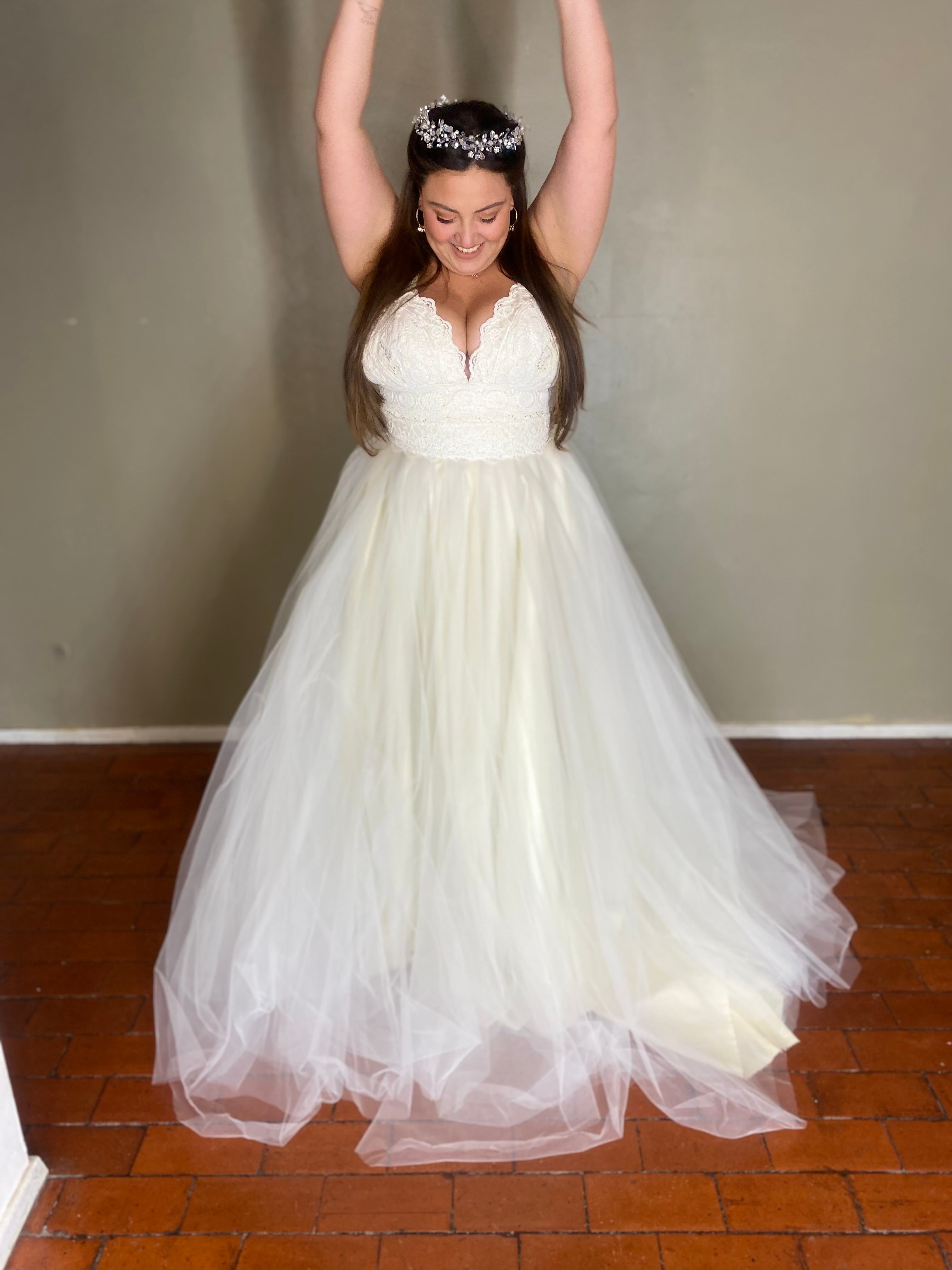 Alica vestido de novia CURVY SOLD