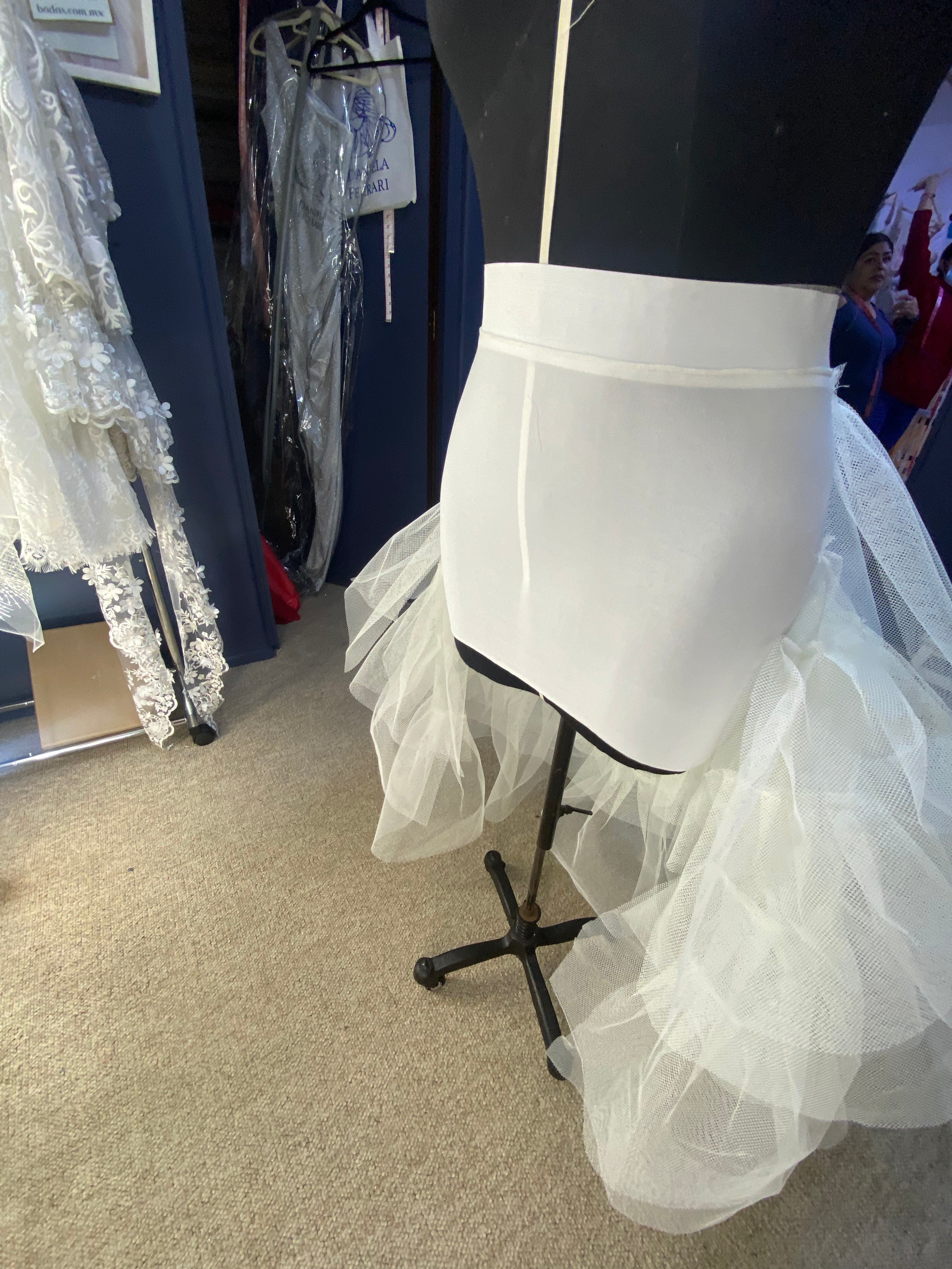 Miriñaque ( crinolina trasera )