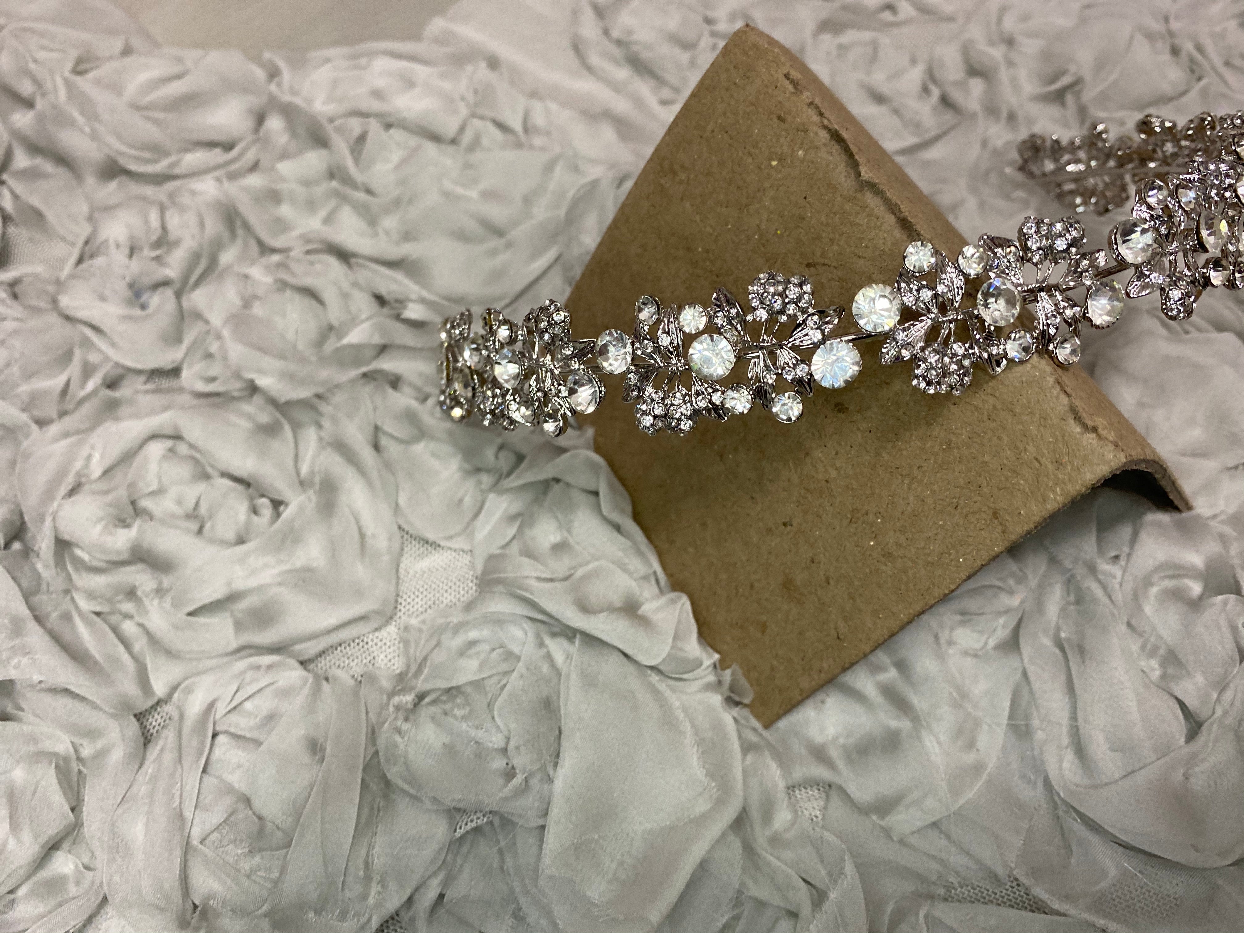 Tiara plateada Carla