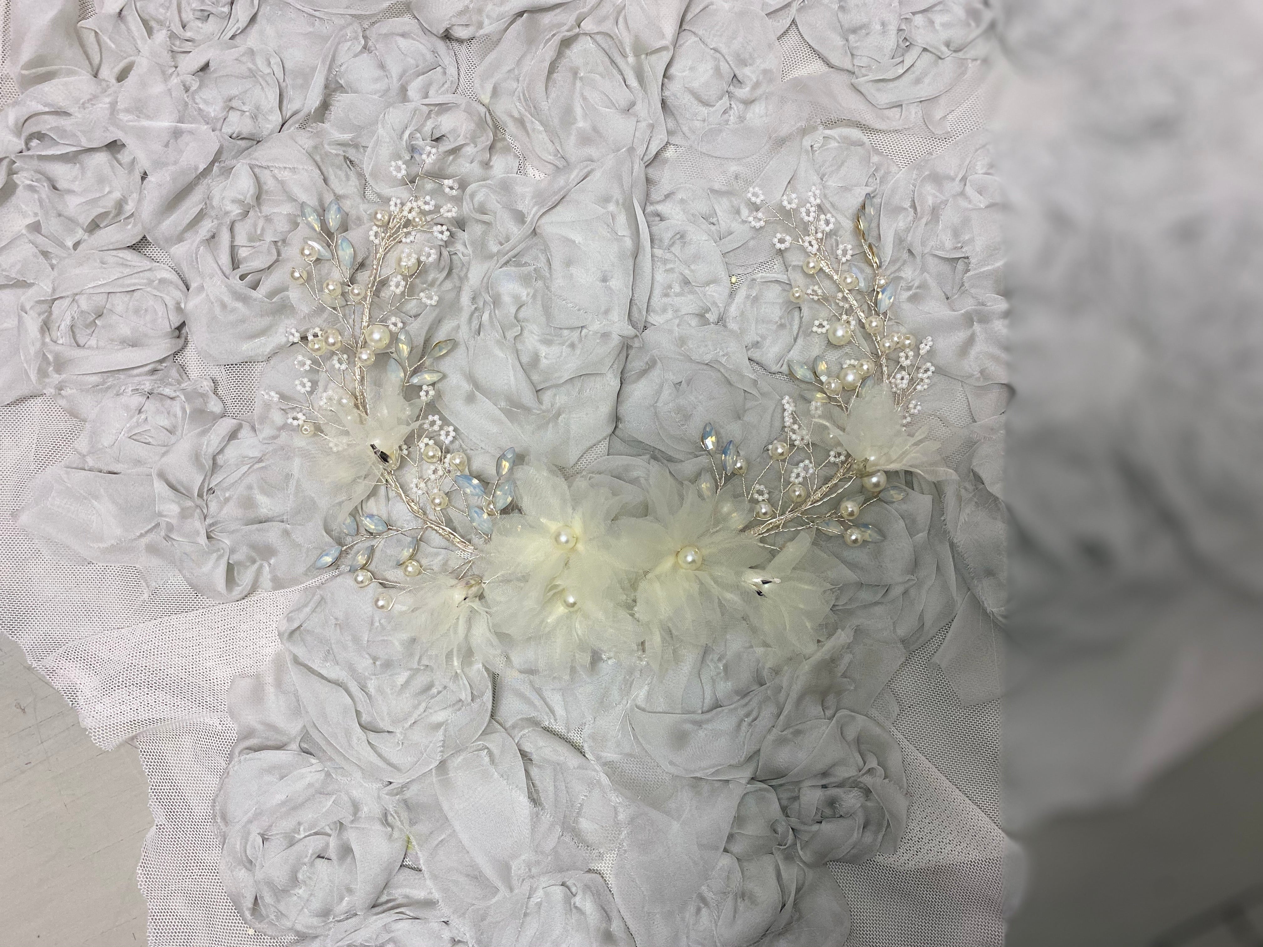 Halo flores tela  y perlitas Bettina