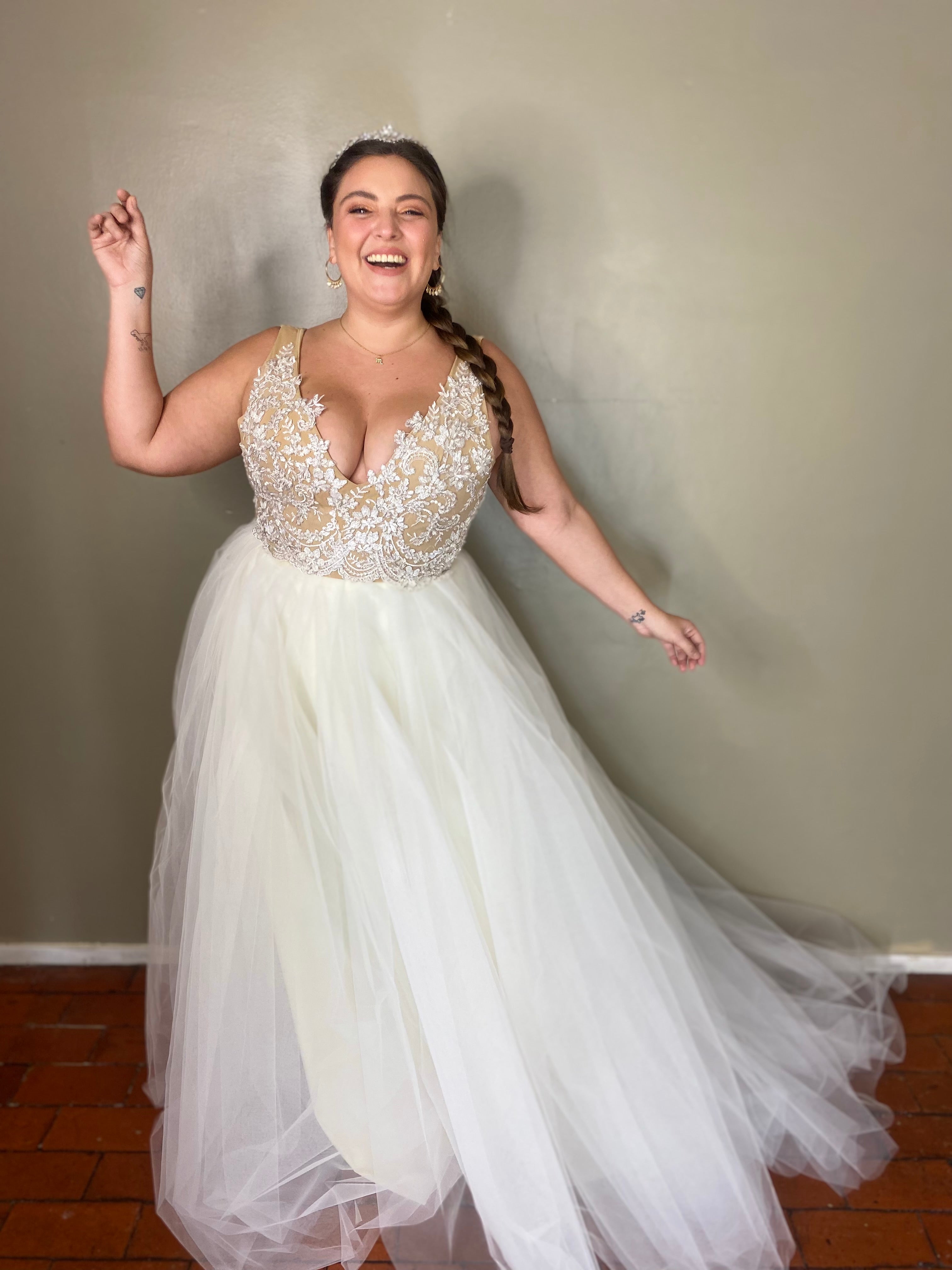 Kerttu CURVY vestido de novia SOLD