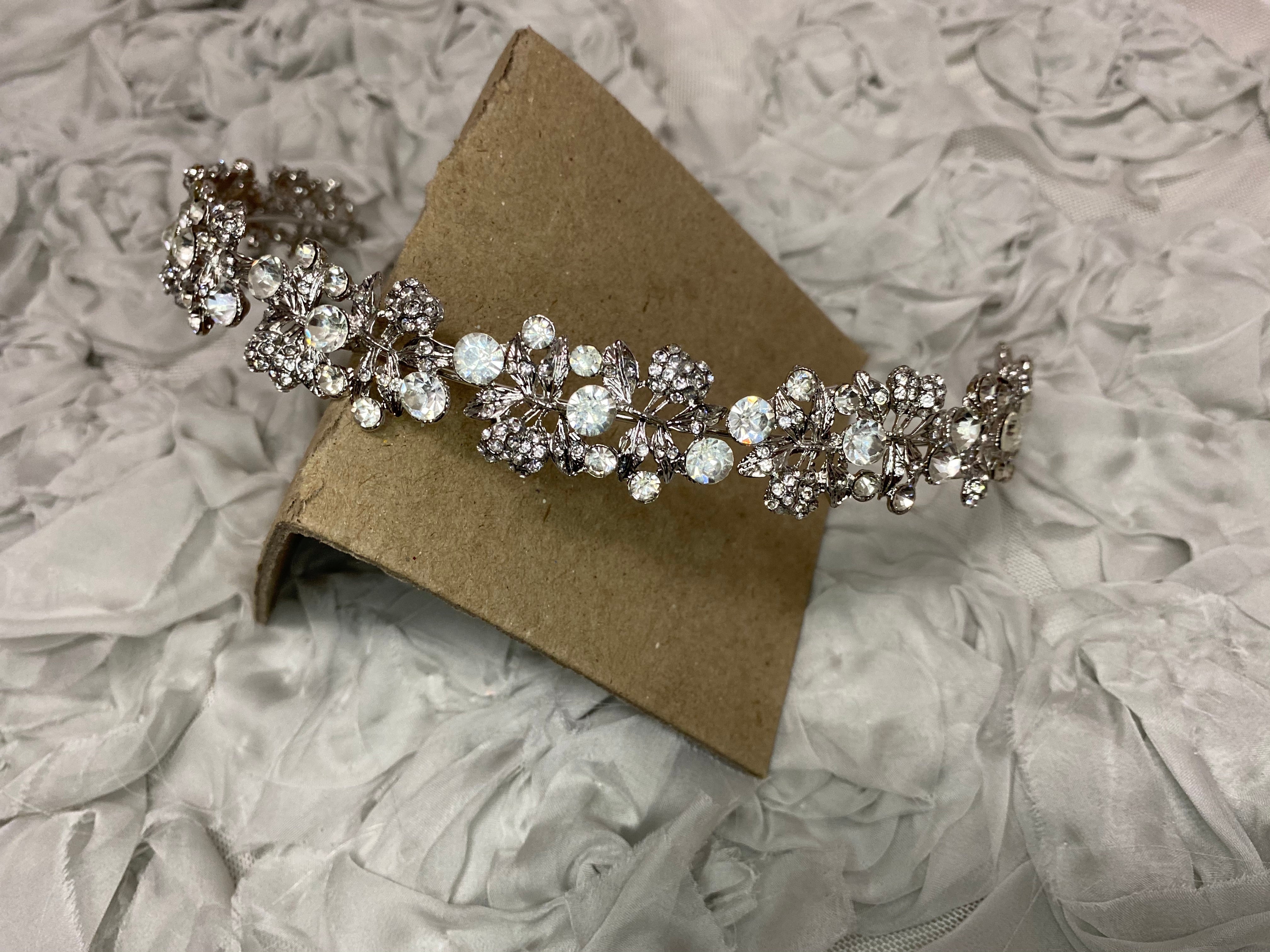 Tiara plateada Carla