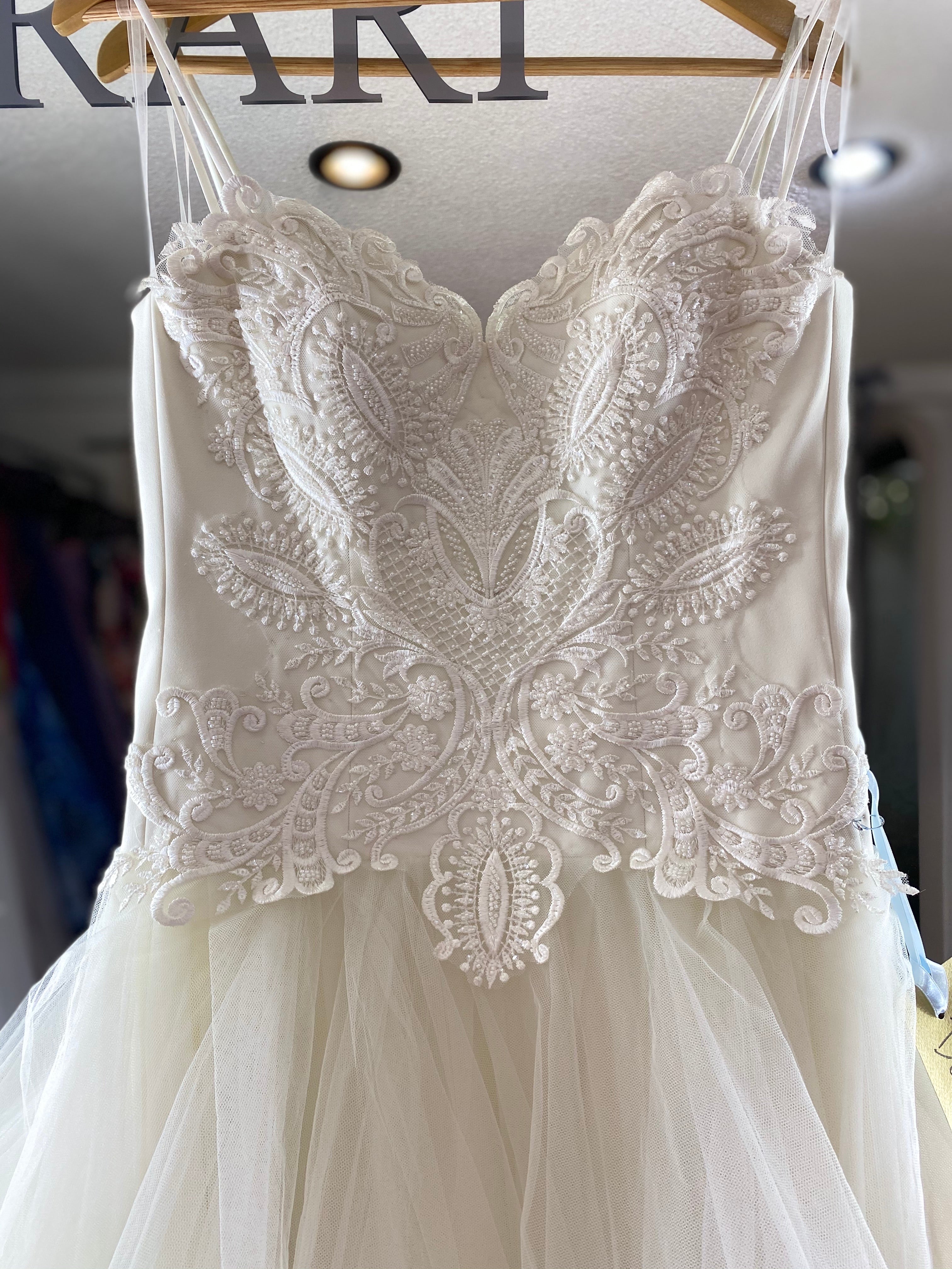 Dionysia vestido de novia