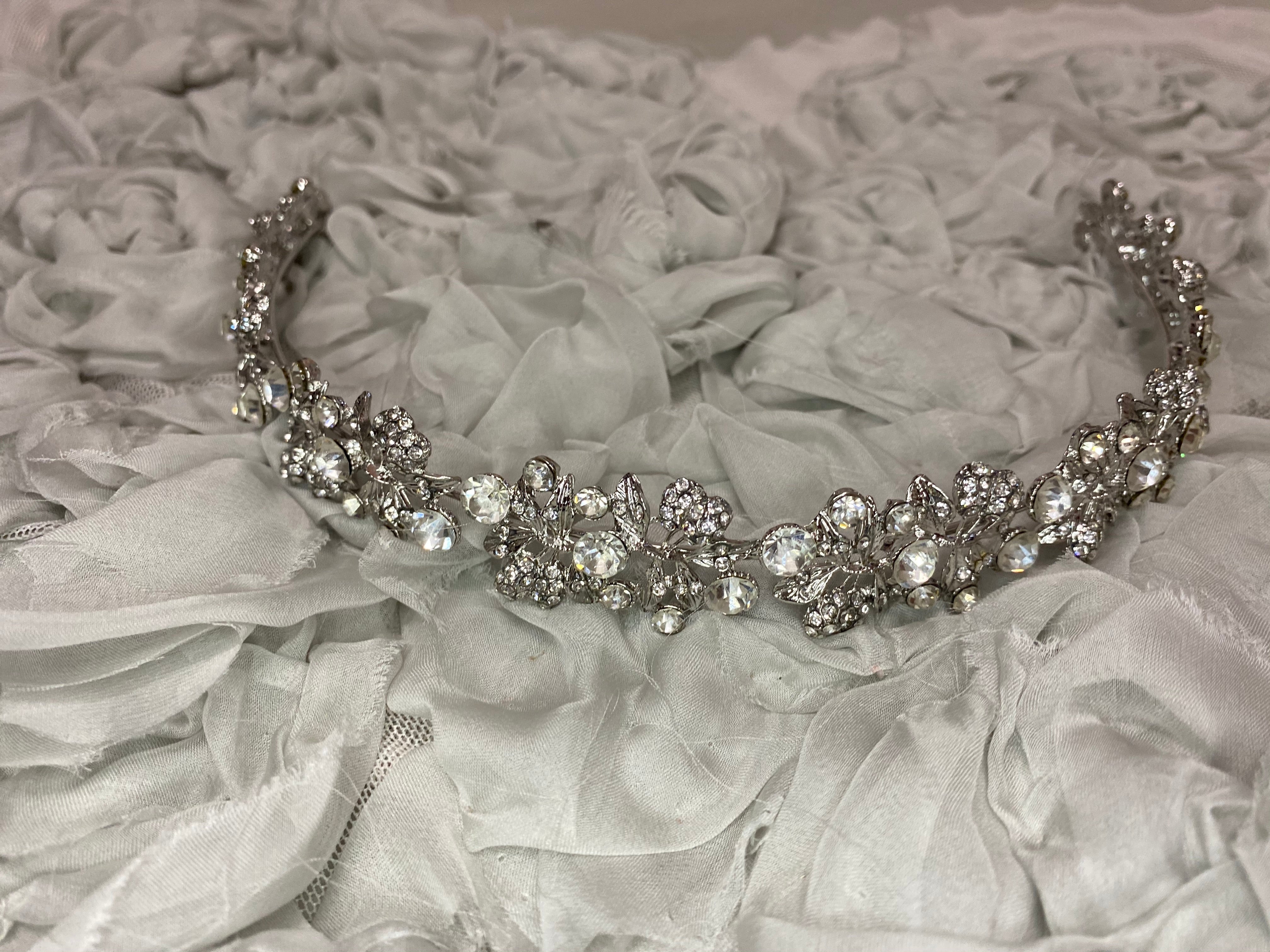 Tiara plateada Carla