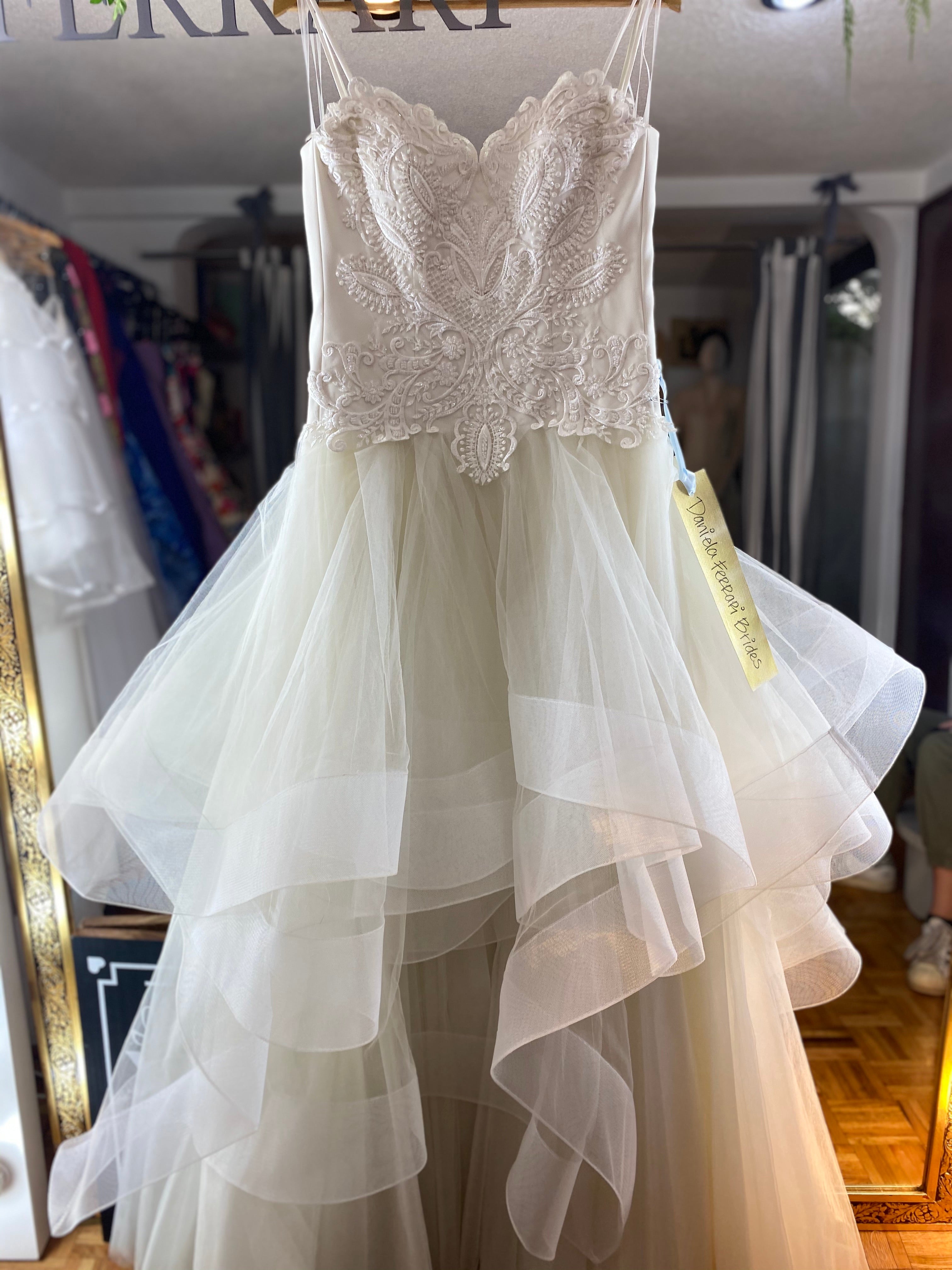 Dionysia vestido de novia