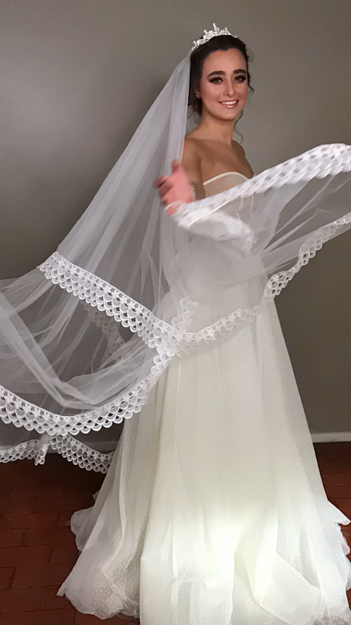 Velo orilla guipiure florecitas en onda