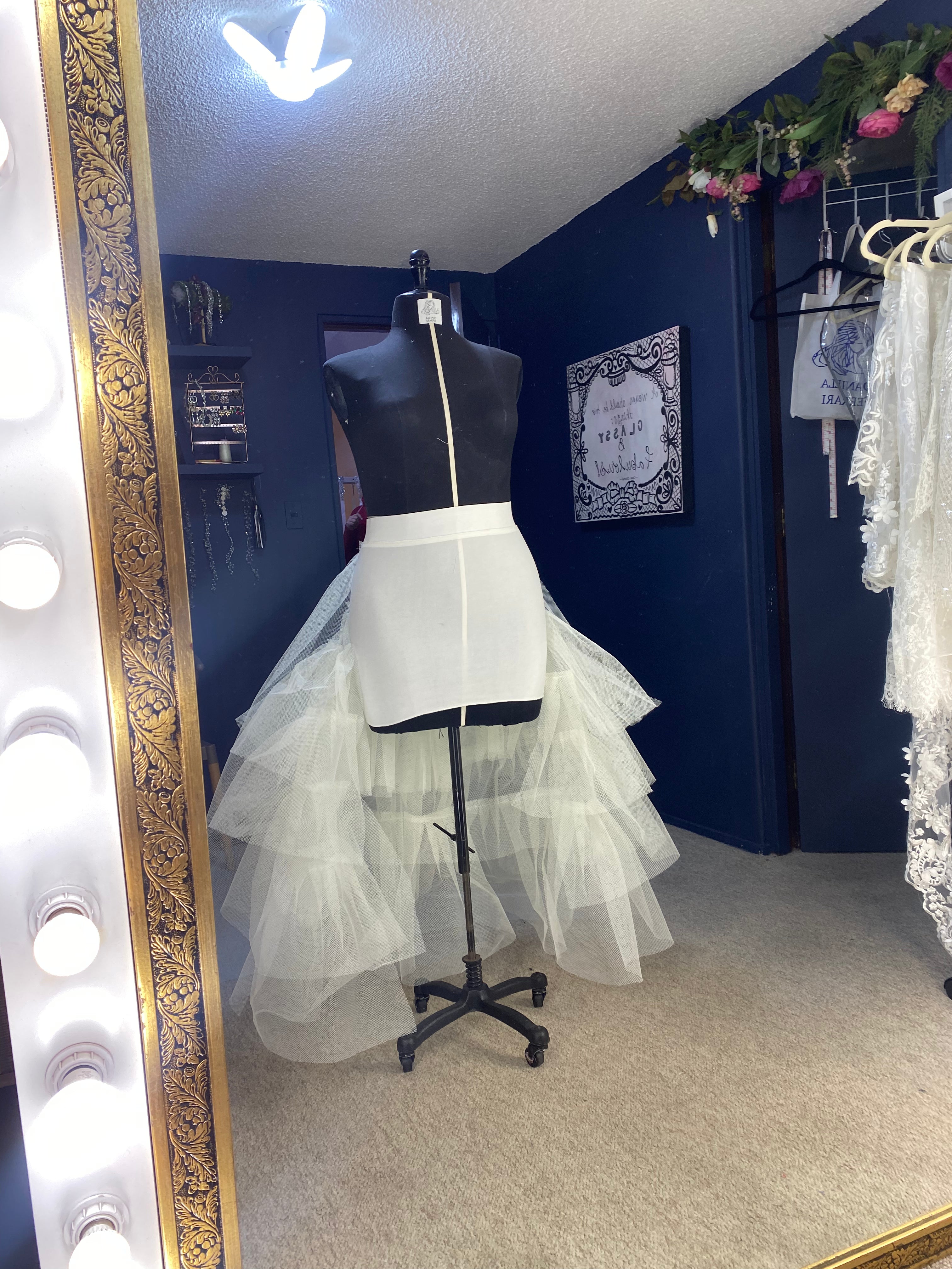 Miriñaque ( crinolina trasera )