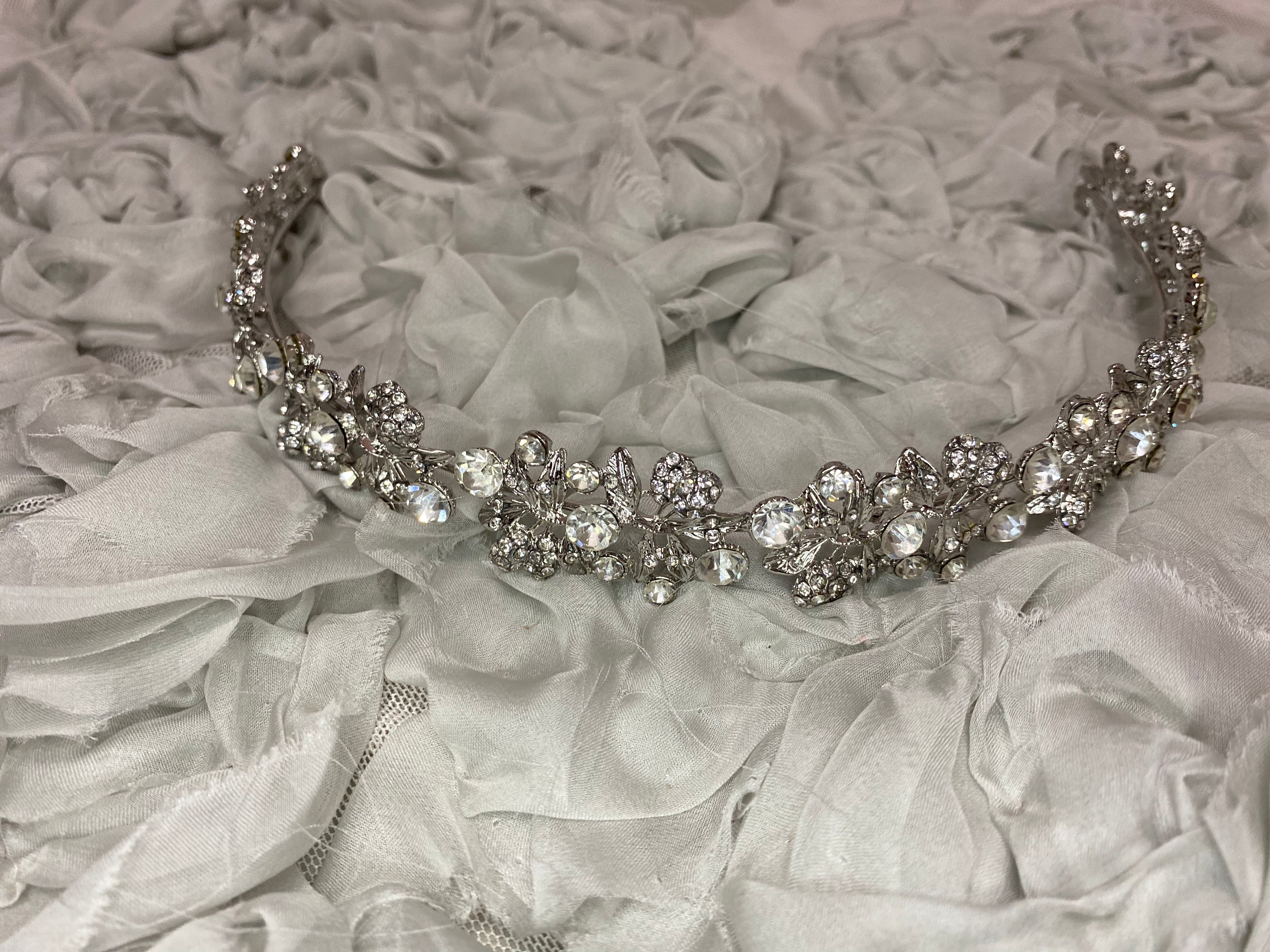 Tiara plateada Carla