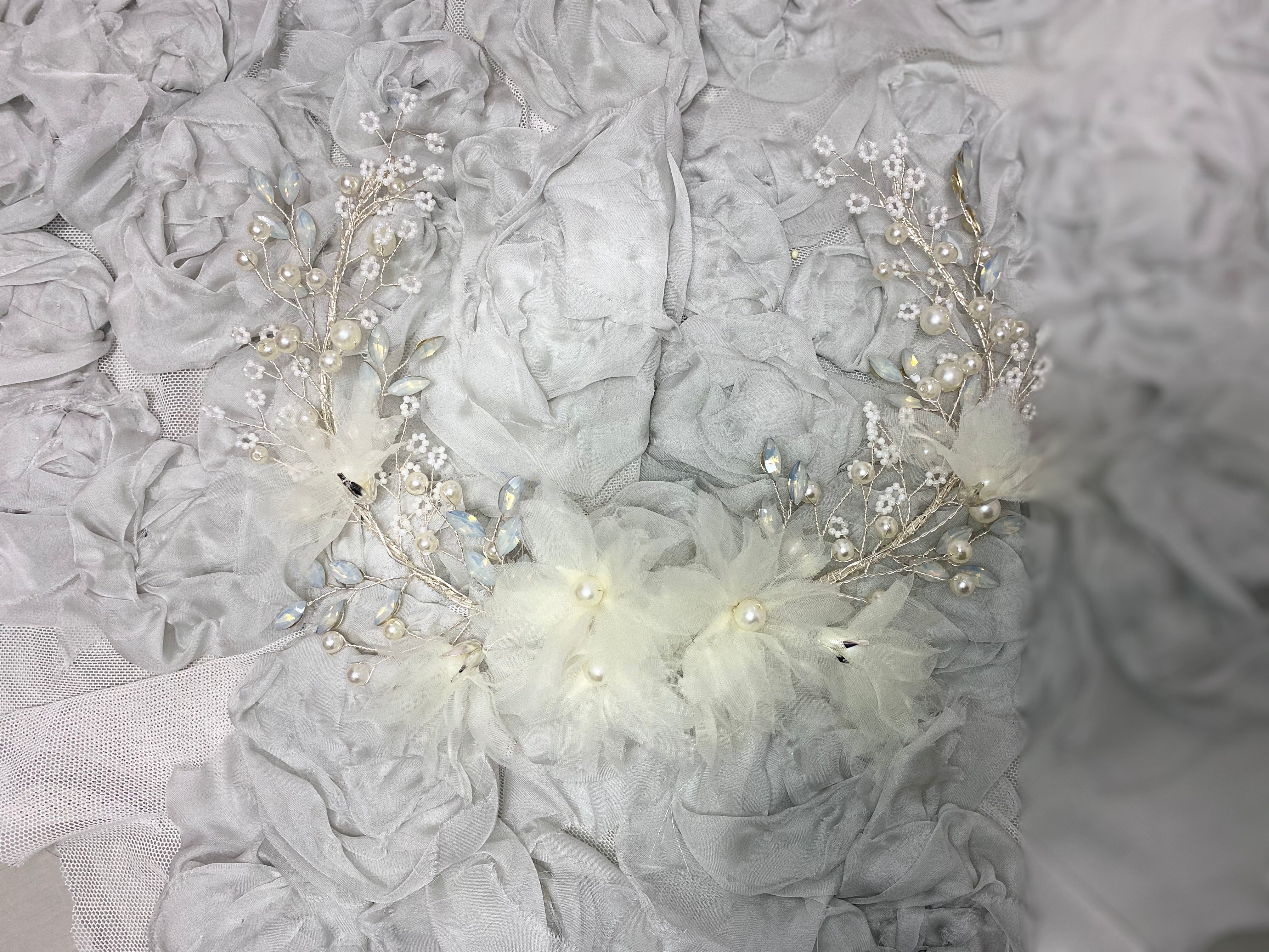 Halo flores tela  y perlitas Bettina