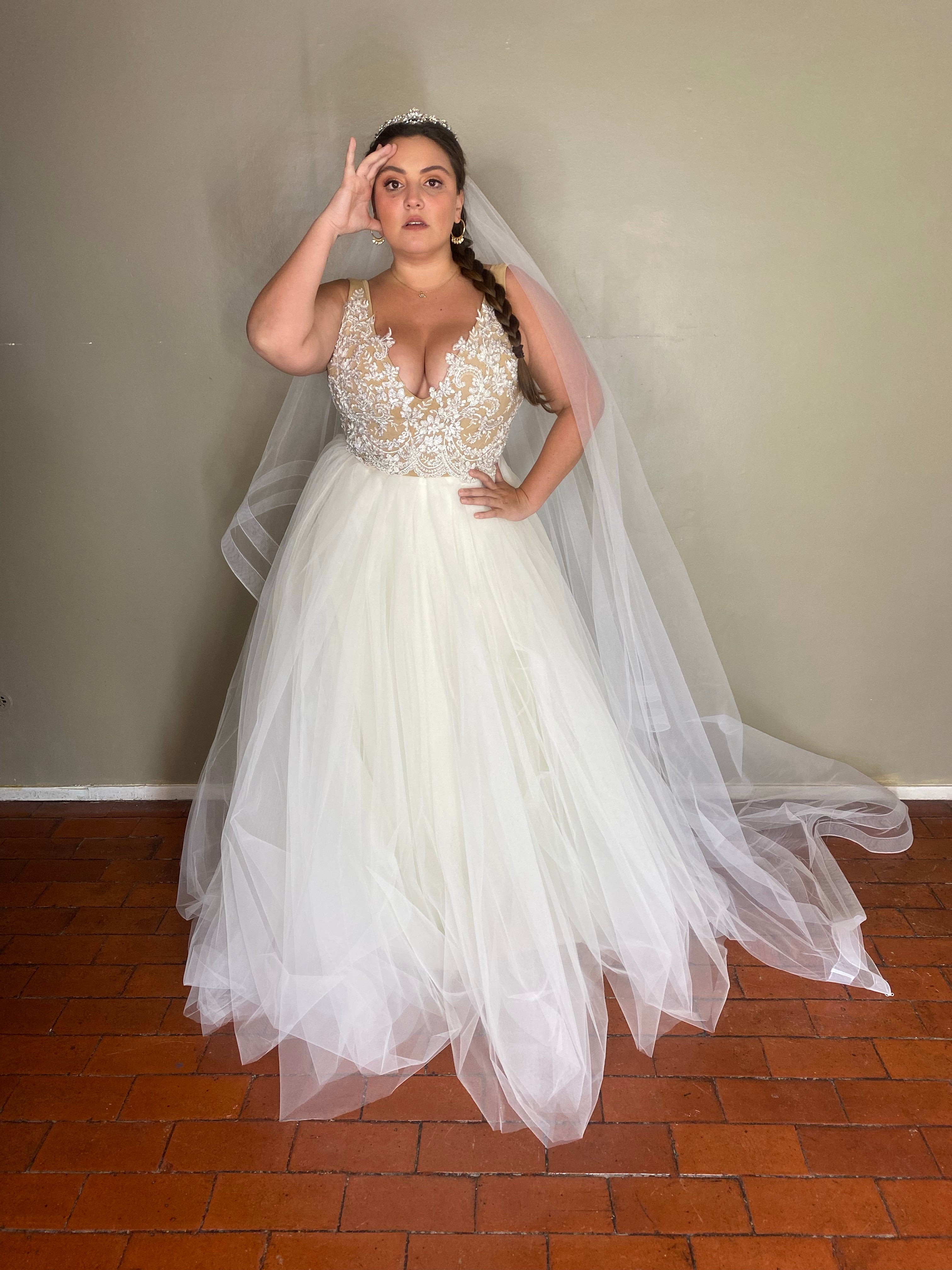 Kerttu CURVY vestido de novia SOLD