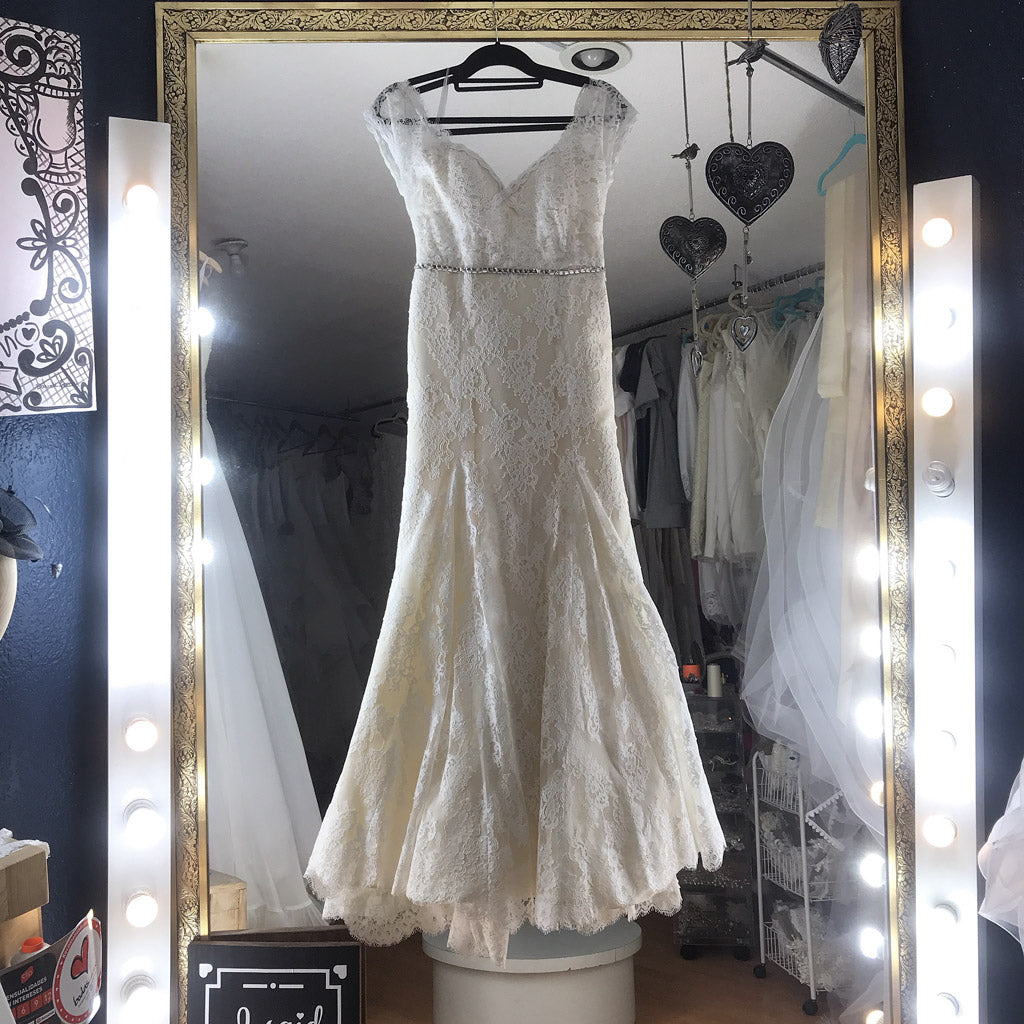 Flow Vestido de novia PETIT pieza única